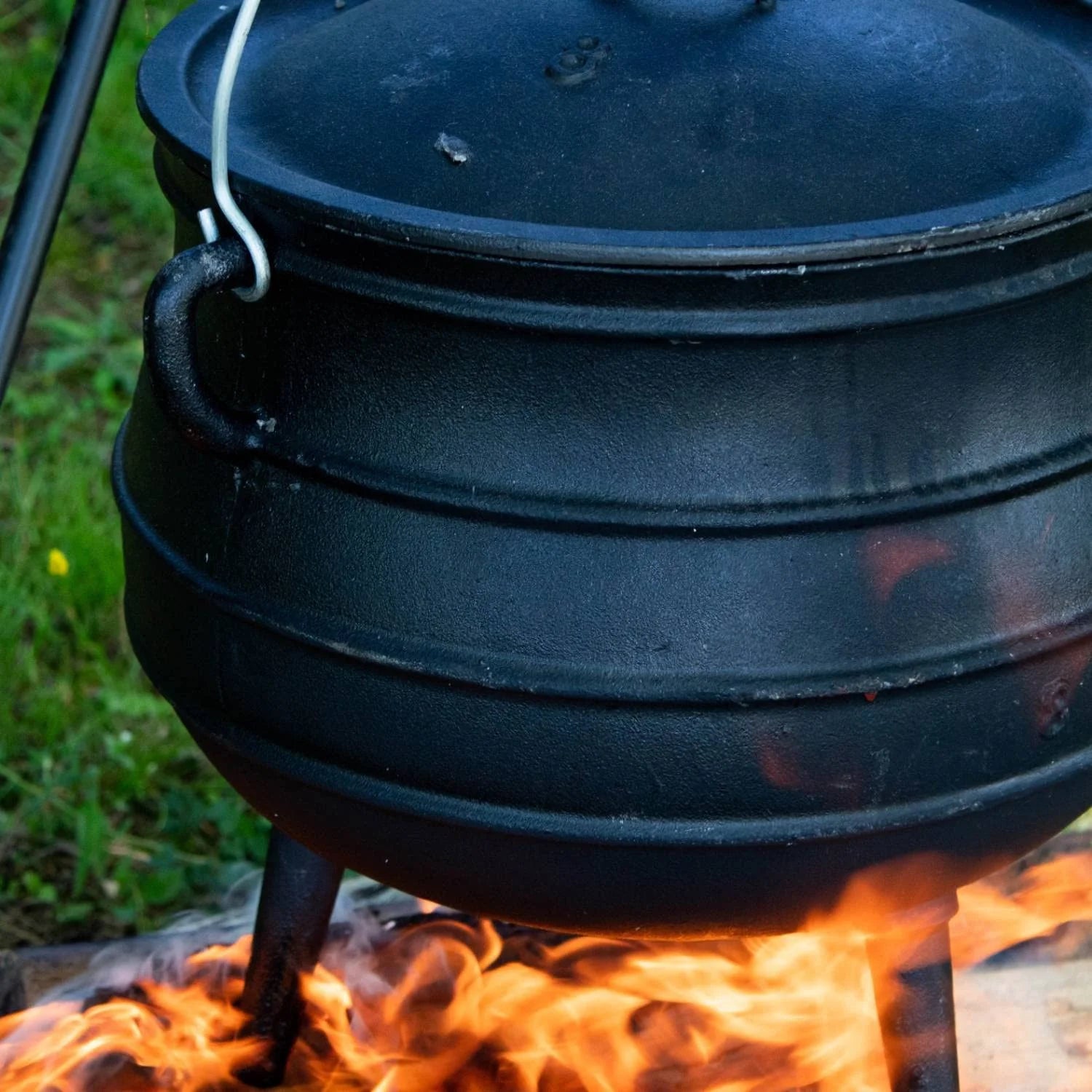 16 Inch 9 Gallon Cast Iron Dutch Oven Q8884