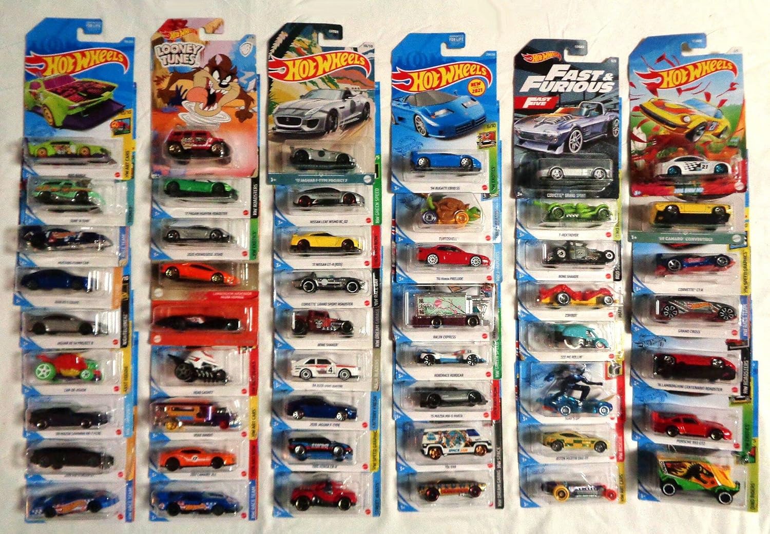 50 Different Hotwheels Diecast Cars and Trucks O364829