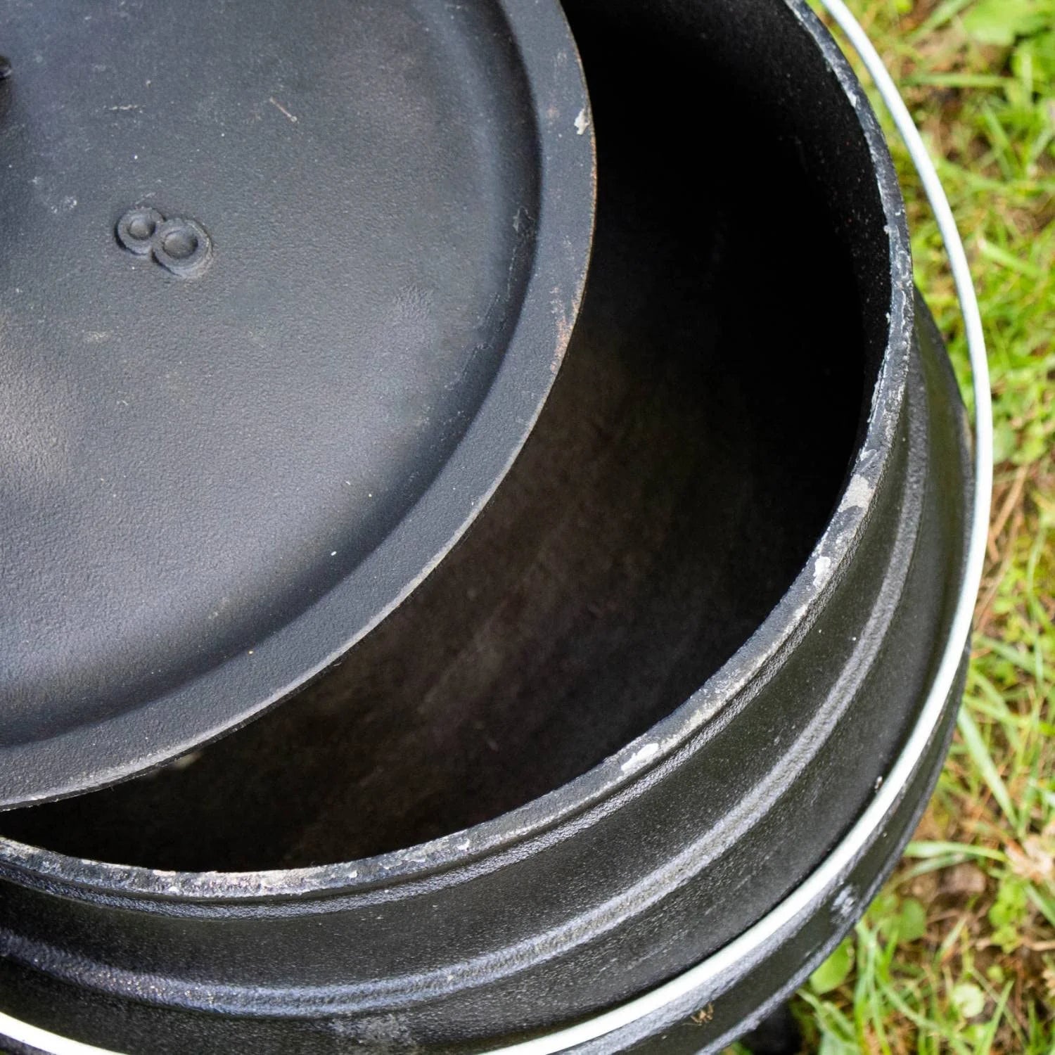 16 Inch 9 Gallon Cast Iron Dutch Oven Q8884