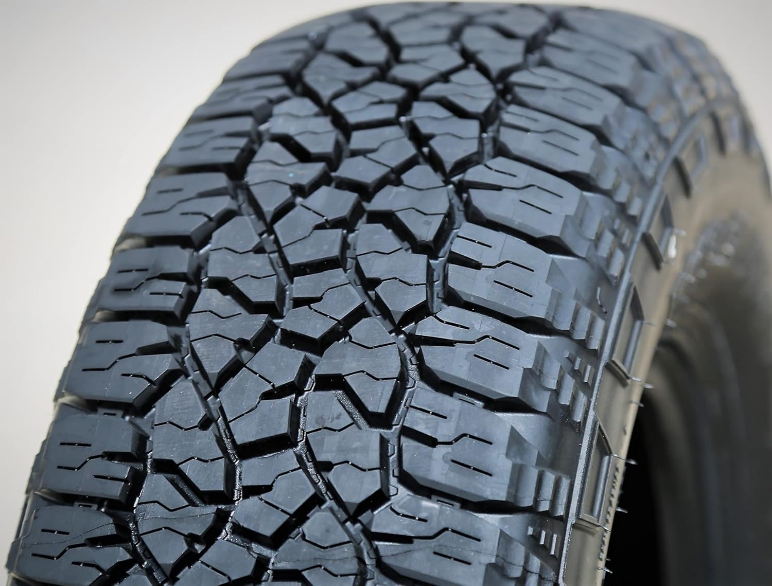 235/75R15 Radial Tire P158576