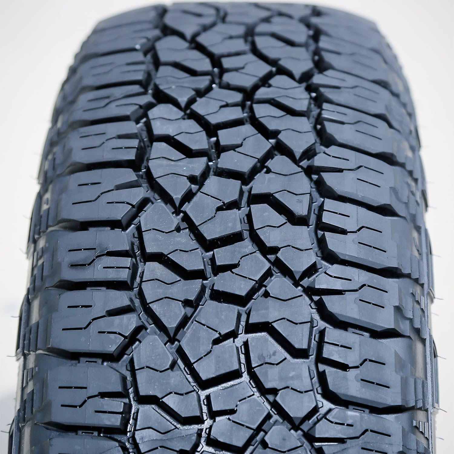 235/75R15 Radial Tire P158576