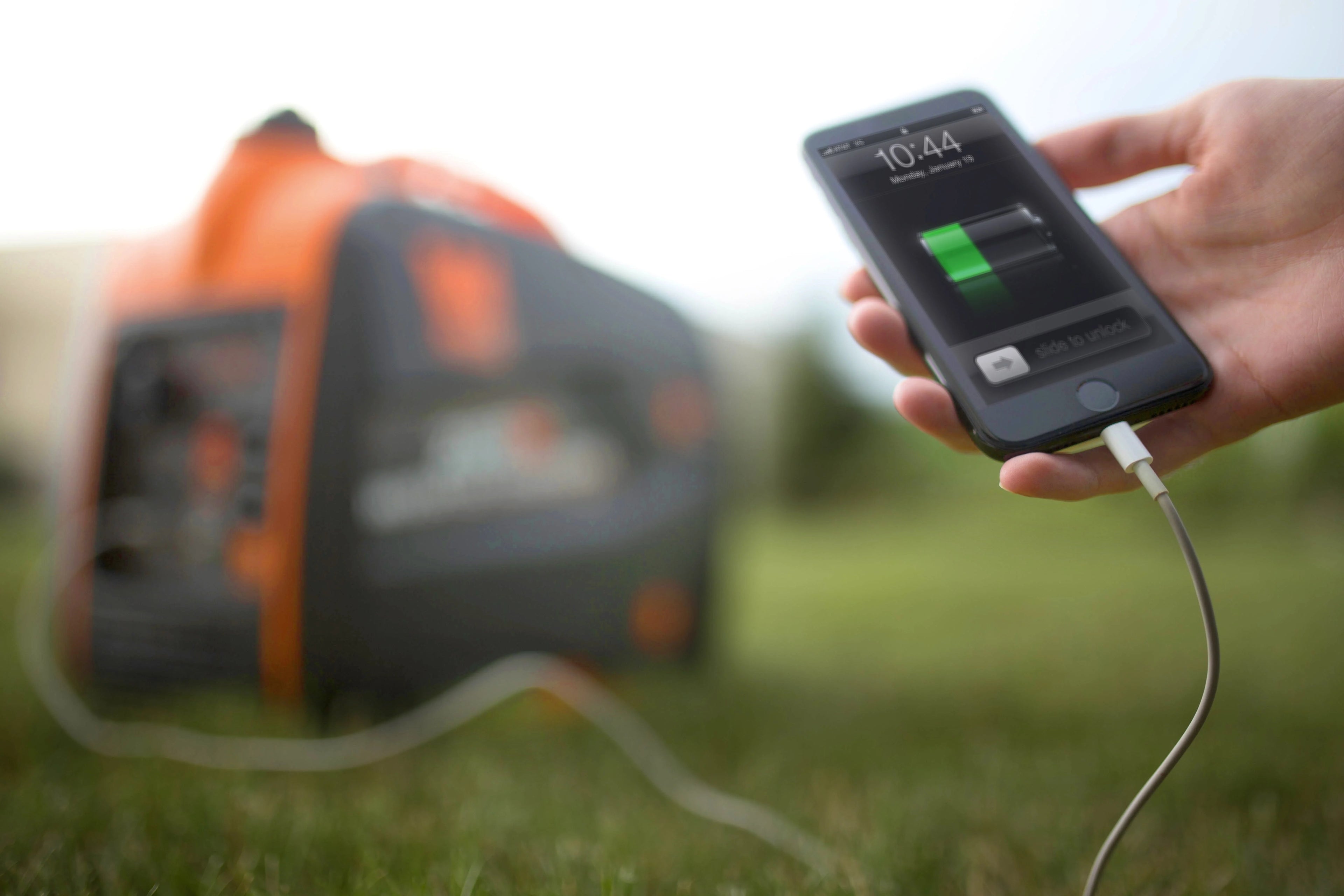 2250-Watt Portable Inverter Generator with Fuel Shut-off H9712