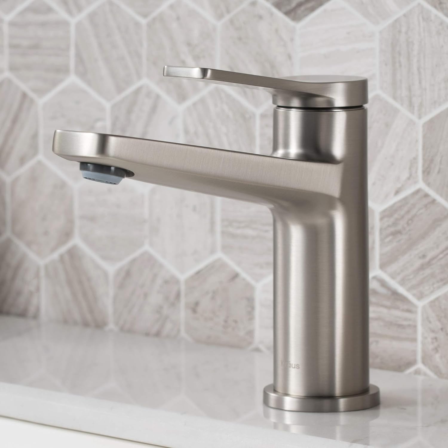 Single Handle Basin Bathroom Faucet in Spot Free Stainless Steel Q217